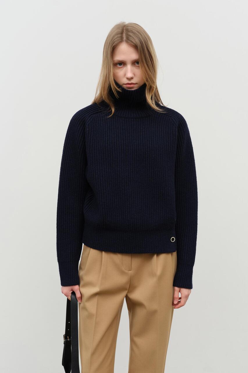 RIBBED TURTLENECK SWEATER