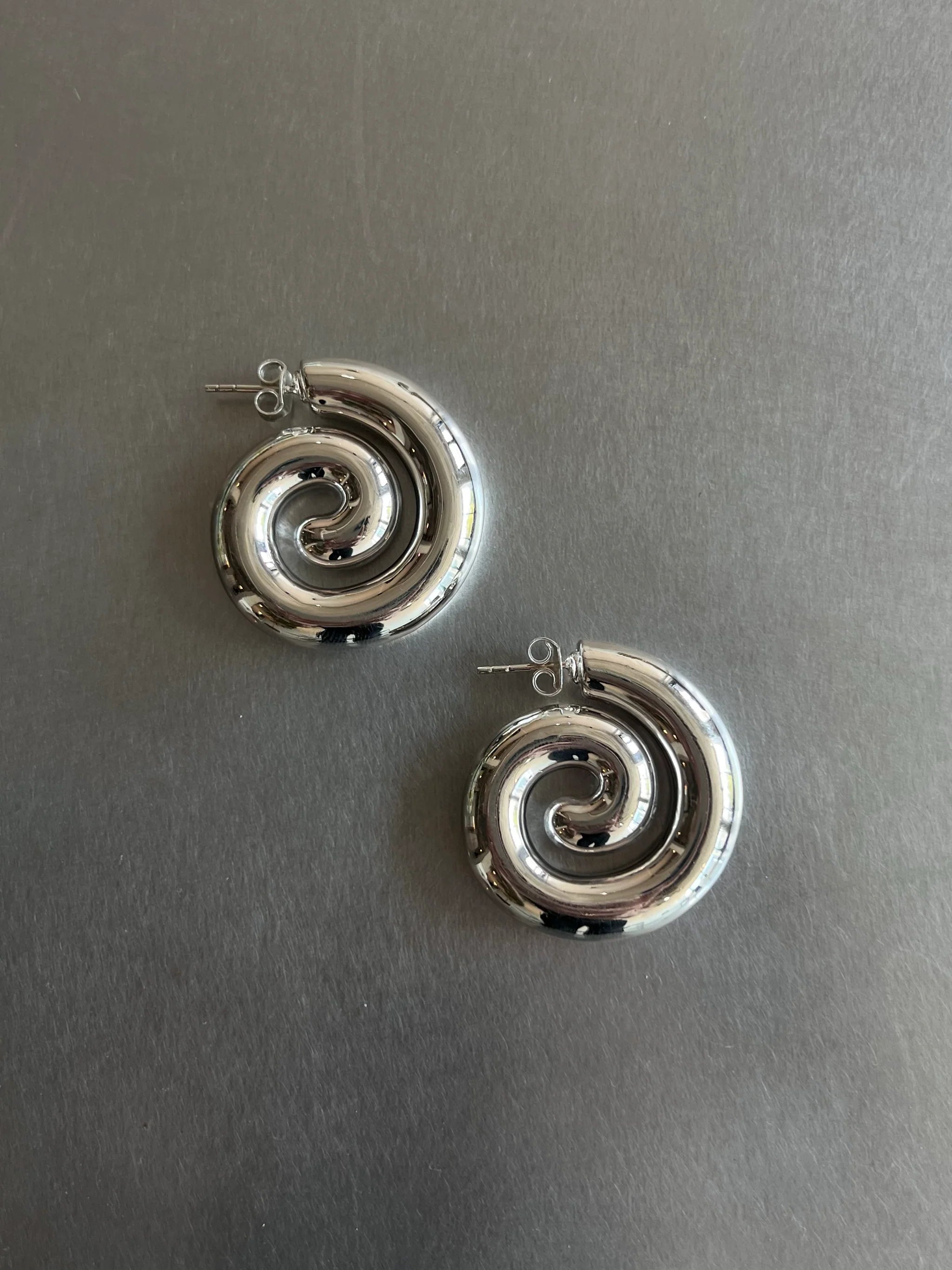 PUFFY SPIRAL HOOP EARRINGS