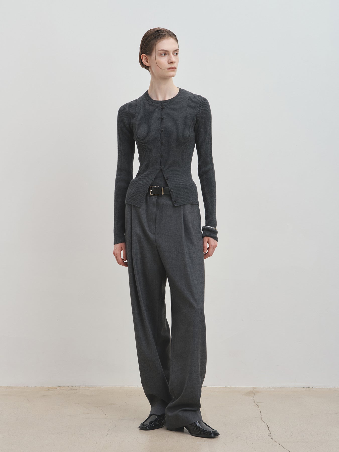 RIBBED SLEEVELESS CARDIGAN