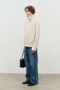 RIBBED TURTLENECK SWEATER