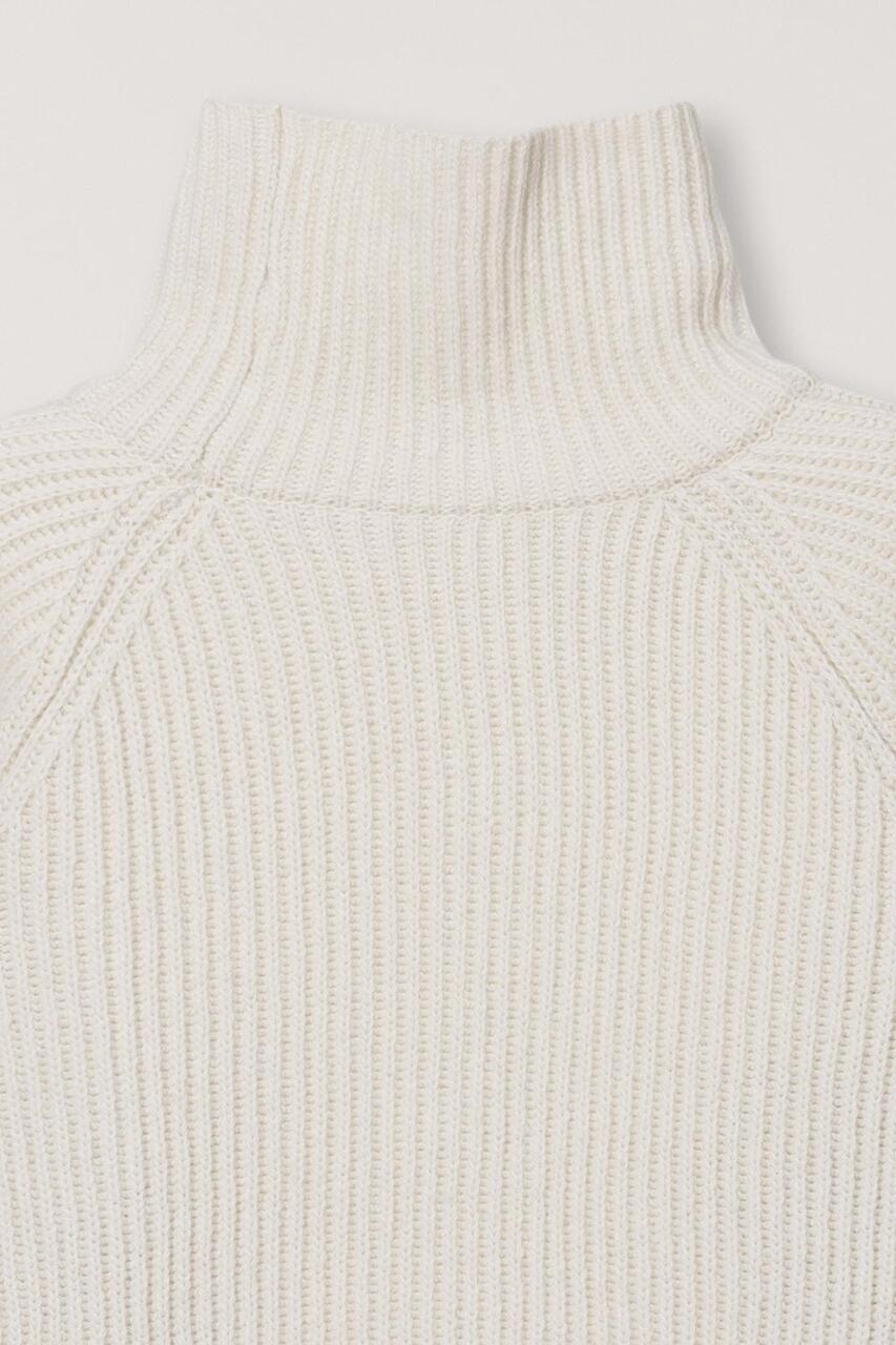 RIBBED TURTLENECK SWEATER