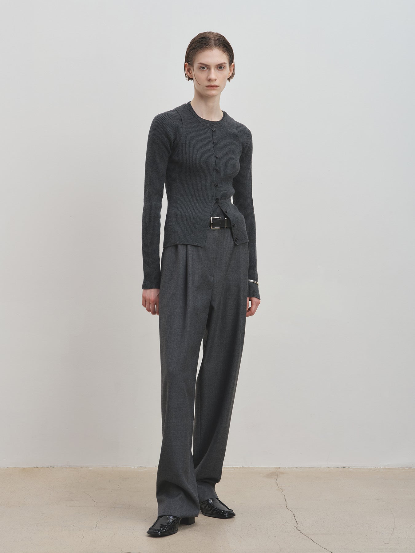 RIBBED SLEEVELESS CARDIGAN