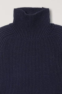 RIBBED TURTLENECK SWEATER