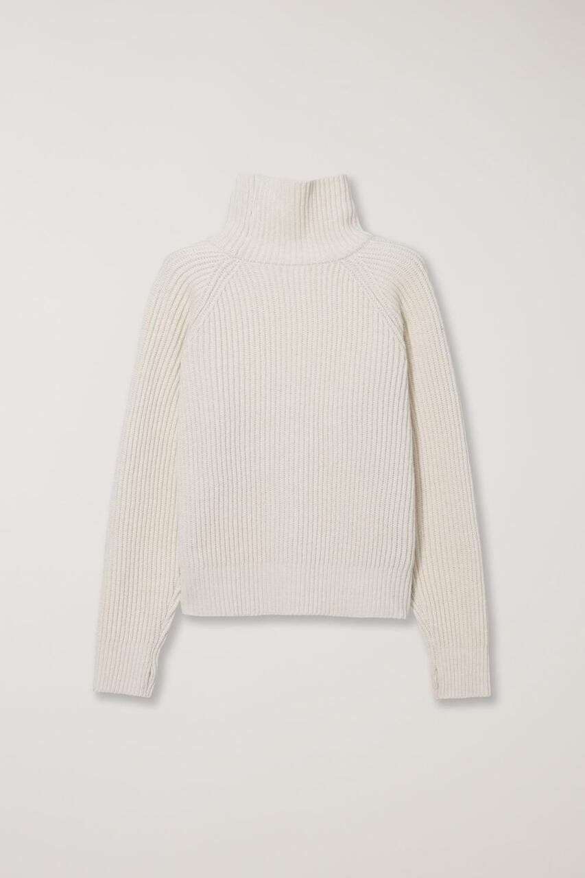 RIBBED TURTLENECK SWEATER