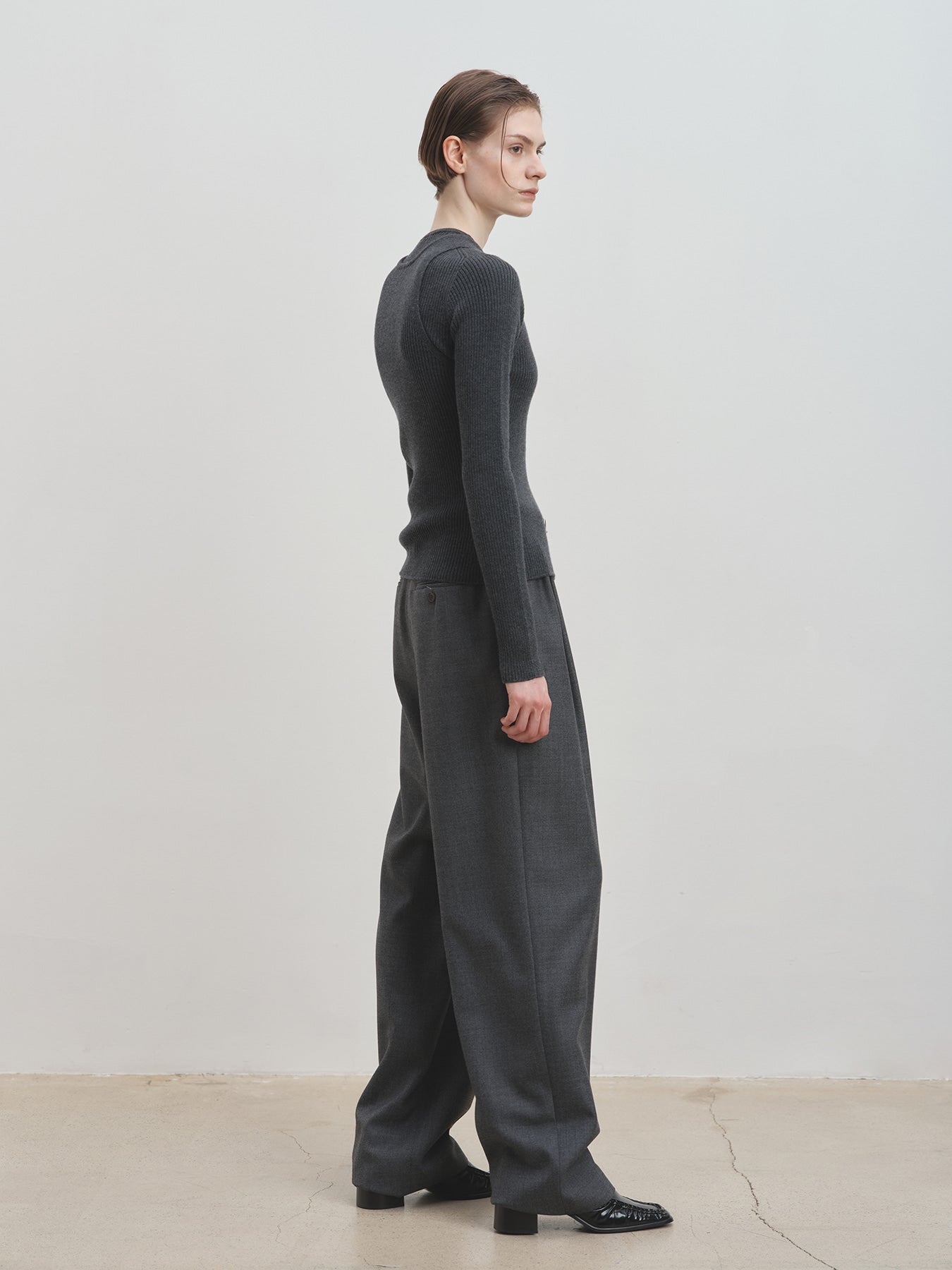 RIBBED SLEEVELESS CARDIGAN