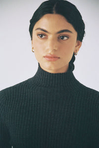 ESSENCE TURTLENECK