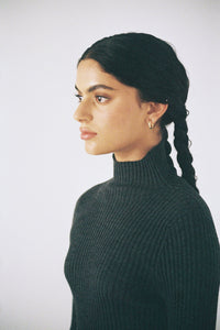 ESSENCE TURTLENECK