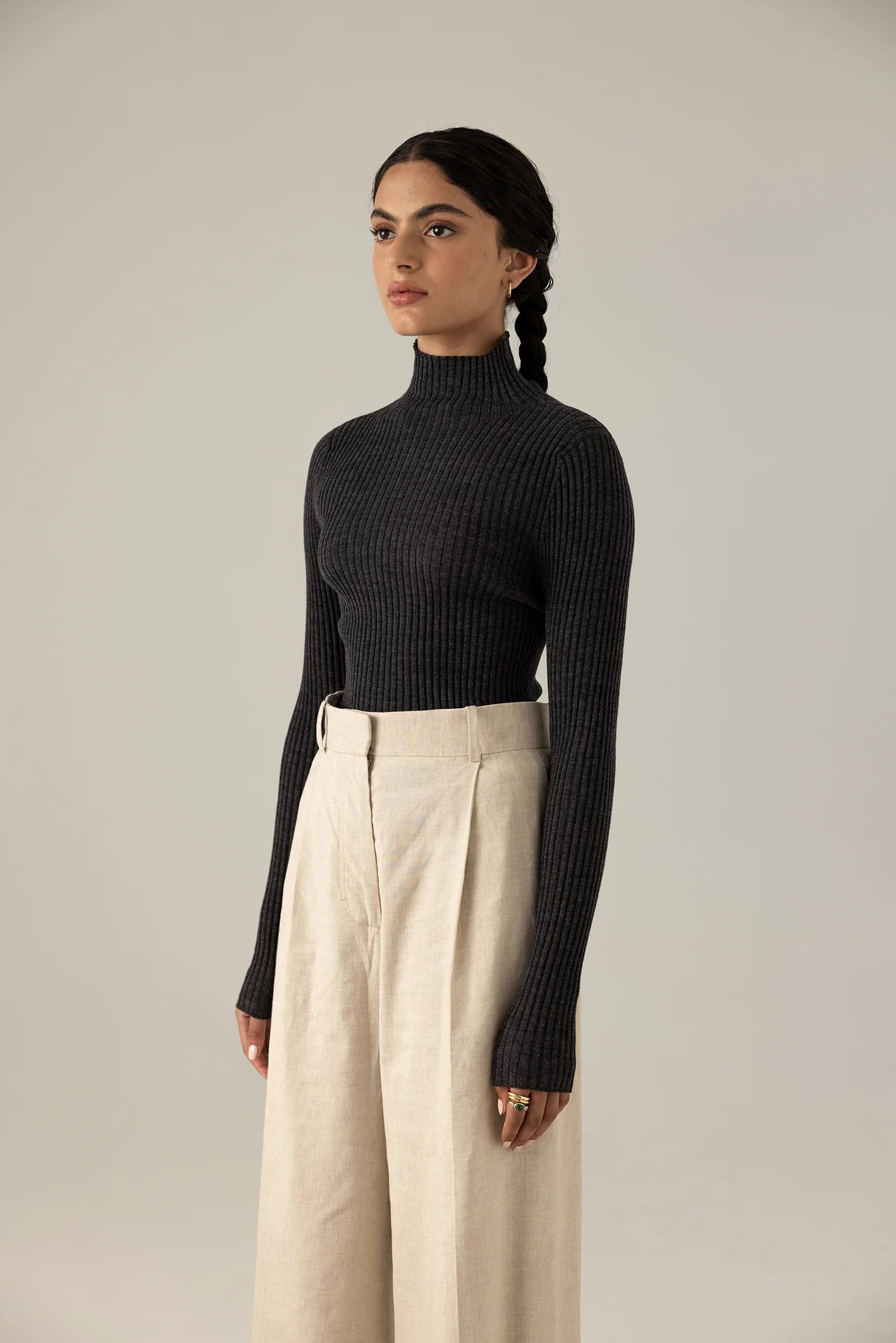 ESSENCE TURTLENECK