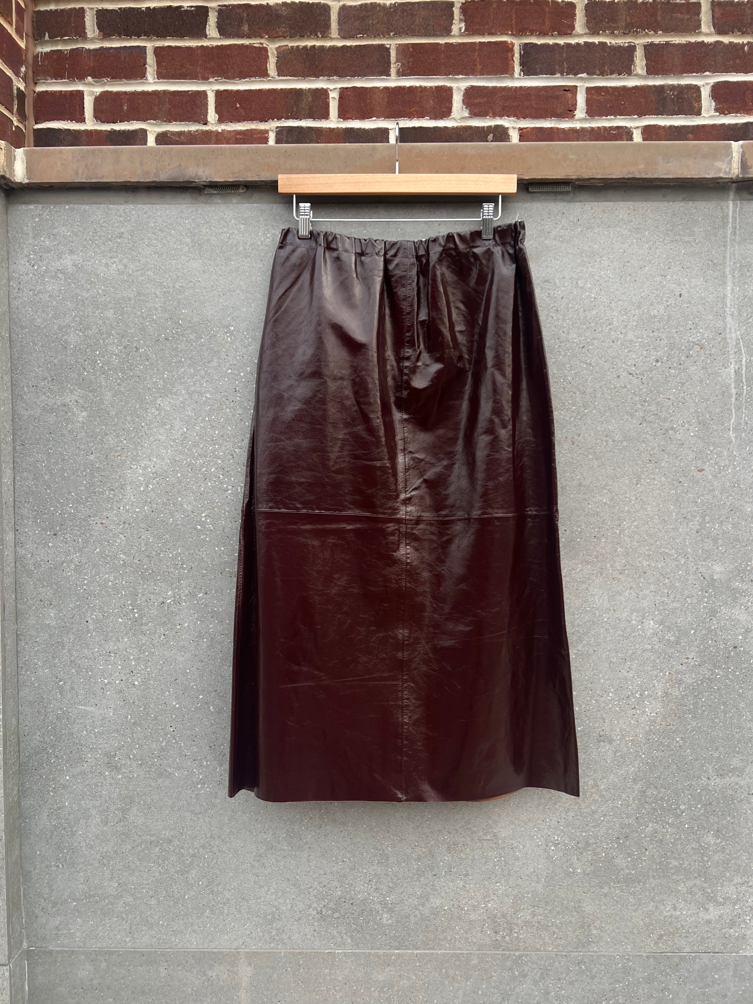 PATENT LEATHER SKIRT