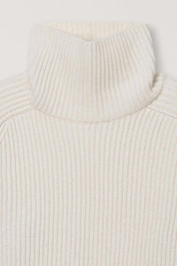 RIBBED TURTLENECK SWEATER