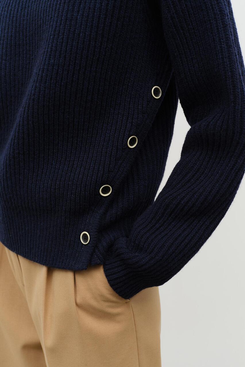 RIBBED TURTLENECK SWEATER