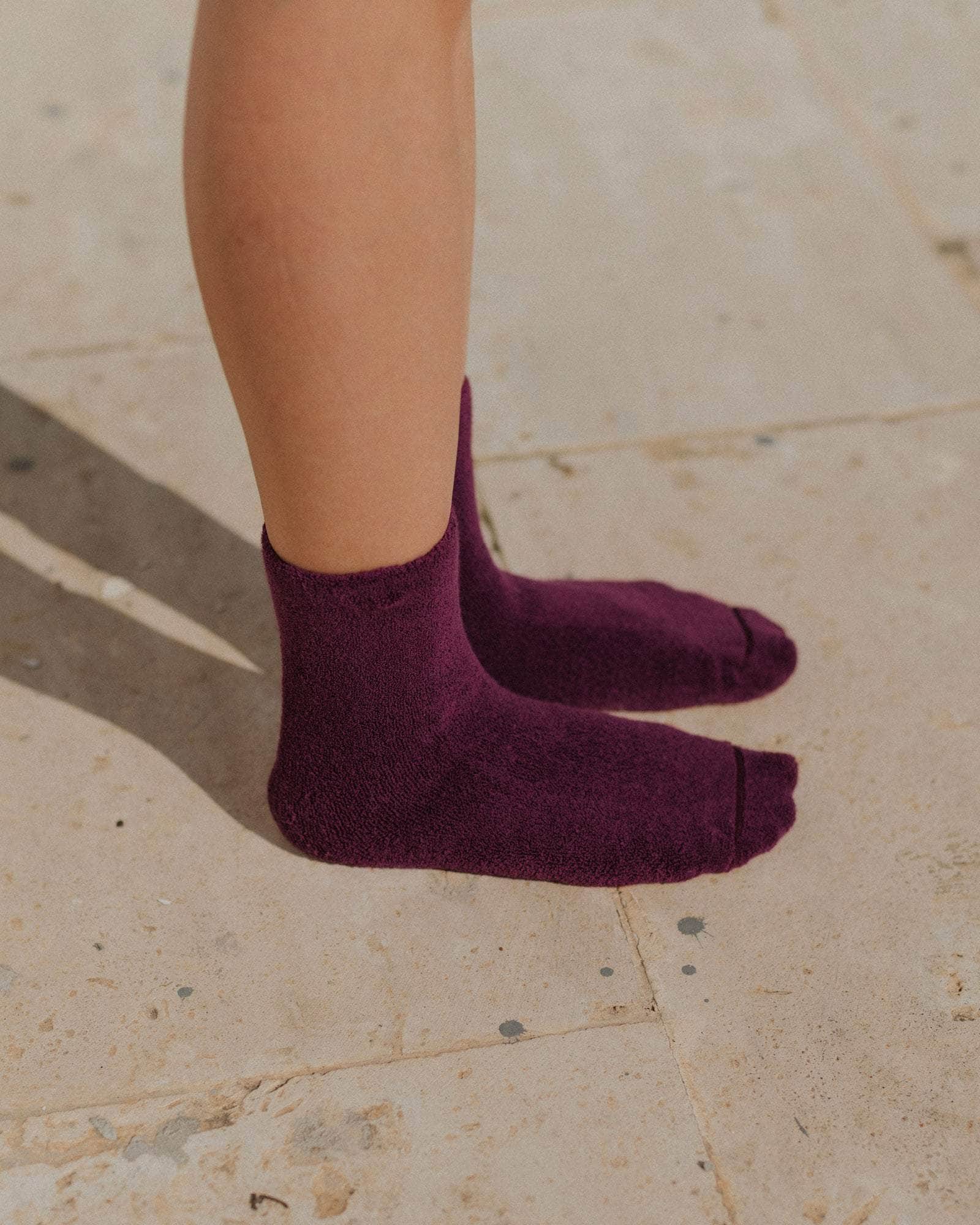 BUCKLE OVERANKLE SOCKS