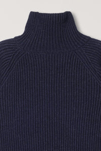 RIBBED TURTLENECK SWEATER