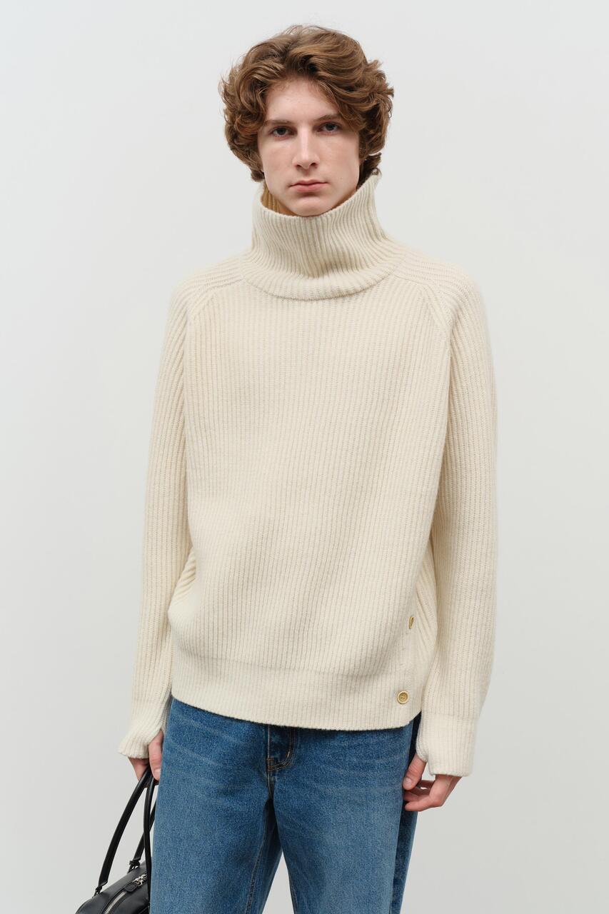 RIBBED TURTLENECK SWEATER