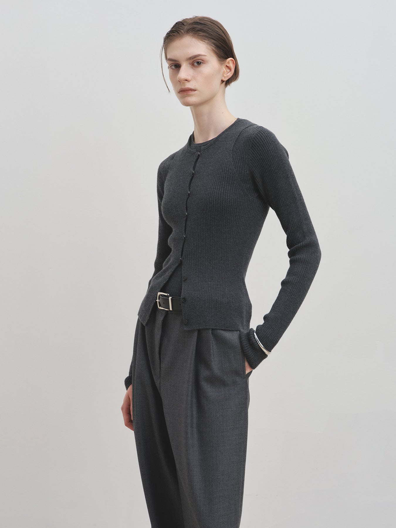 RIBBED SLEEVELESS CARDIGAN