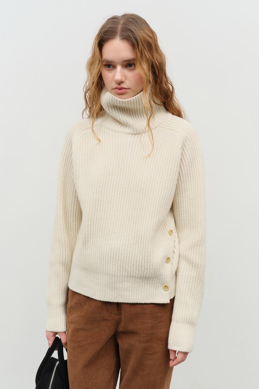 RIBBED TURTLENECK SWEATER