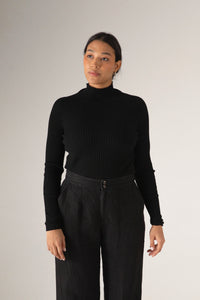 ESSENCE TURTLENECK