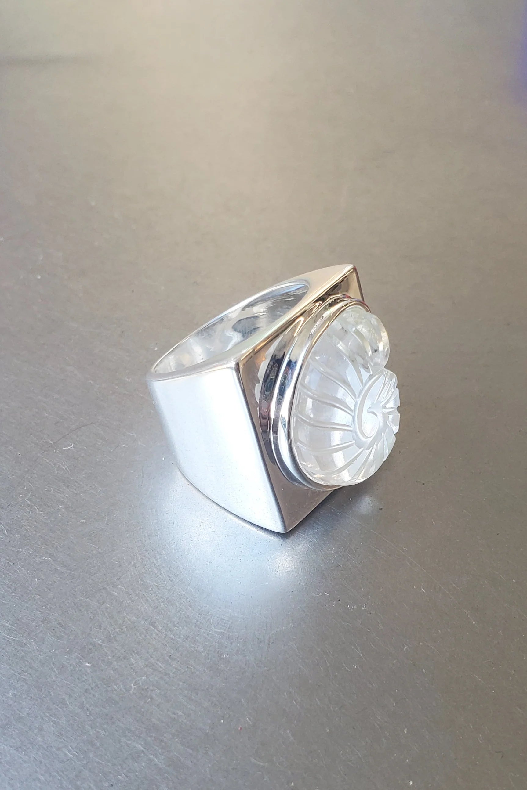 CARVED SHELL RING