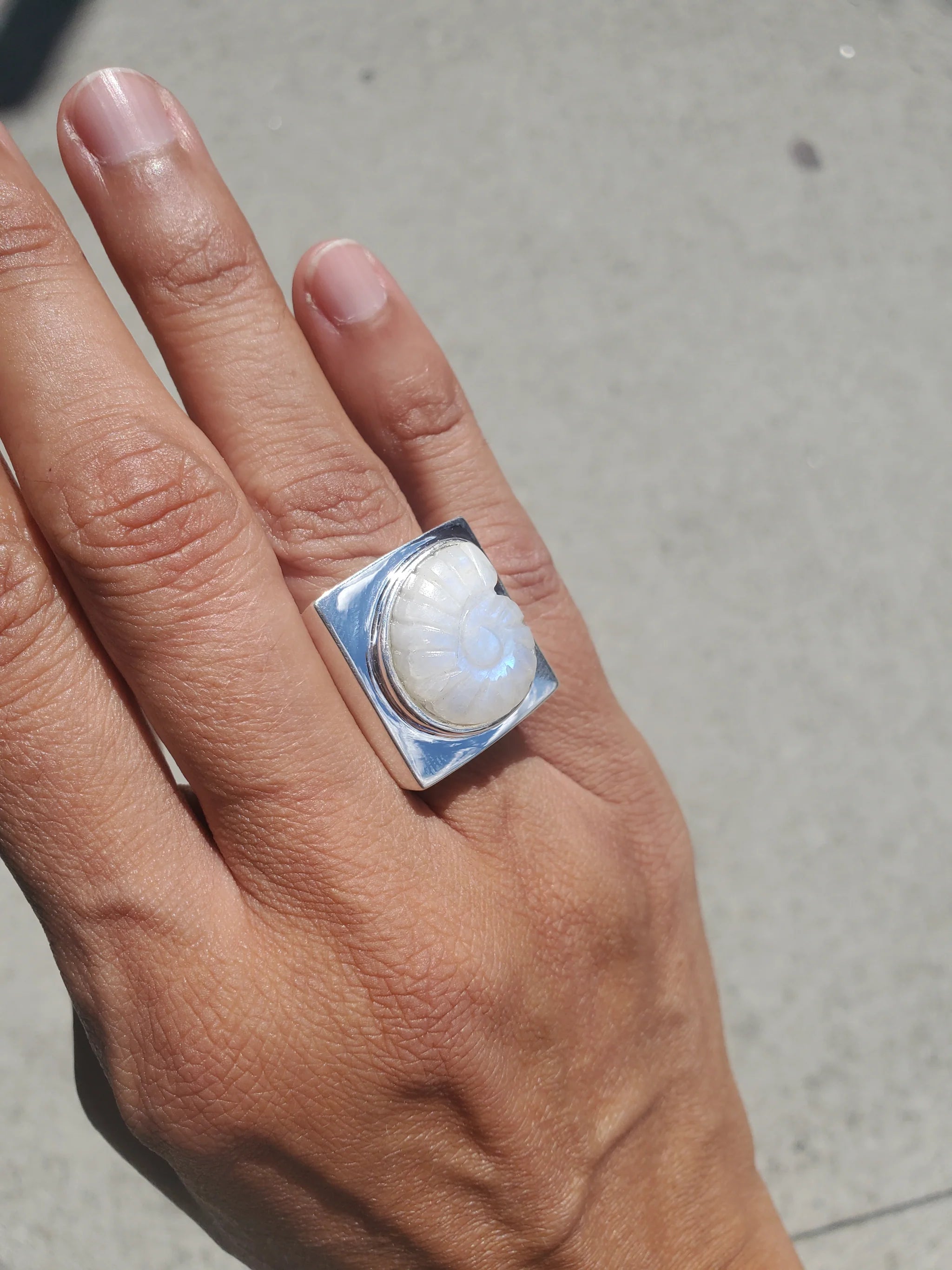 CARVED SHELL RING